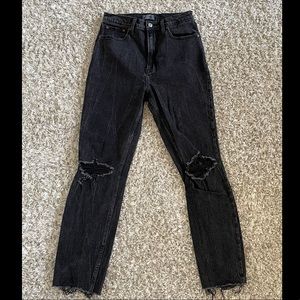 Abercrombie & Fitch Ultra High Rise Mom Jean